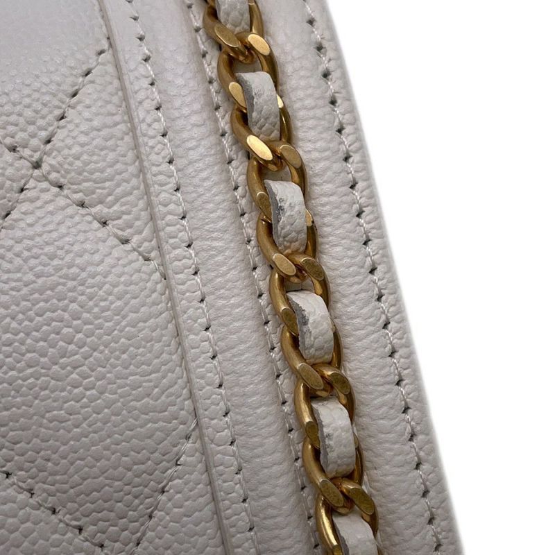 シャネル チェーンウォレット ボーイシャネル マトラッセ ココマーク CHANEL 財布 ショルダーバッグ 白