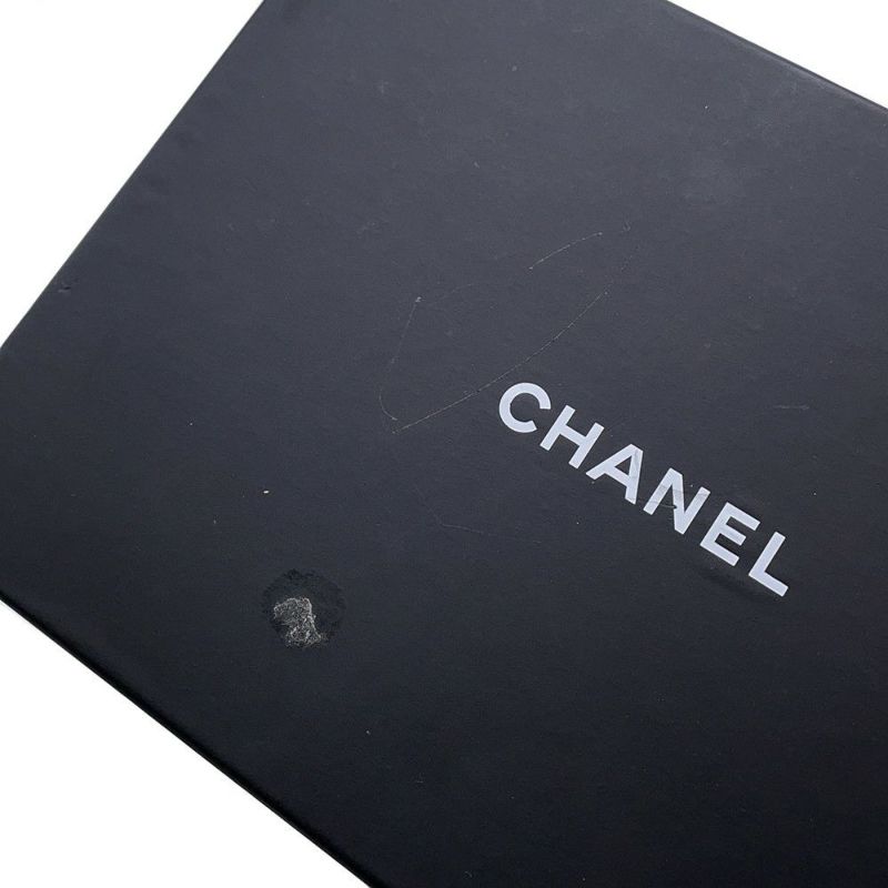 シャネル チェーンウォレット ボーイシャネル マトラッセ ココマーク CHANEL 財布 ショルダーバッグ 白