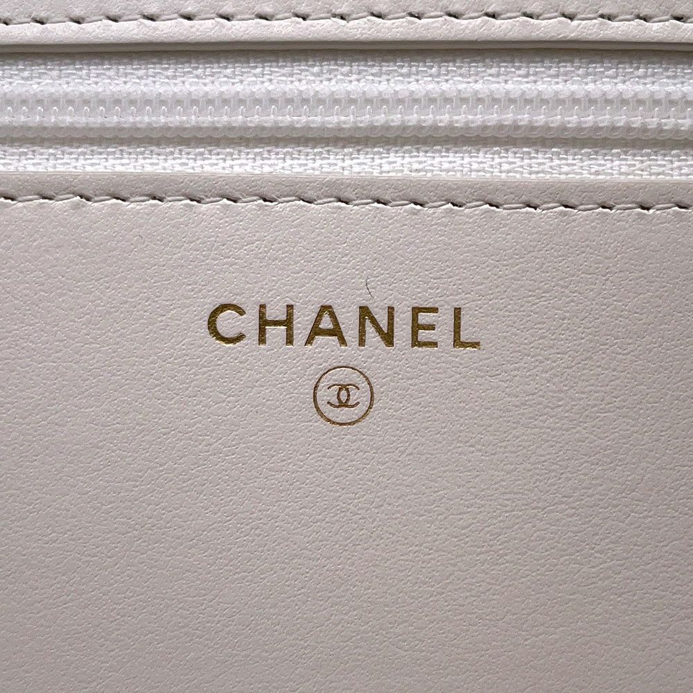 シャネル チェーンウォレット ボーイシャネル マトラッセ ココマーク CHANEL 財布 ショルダーバッグ 白