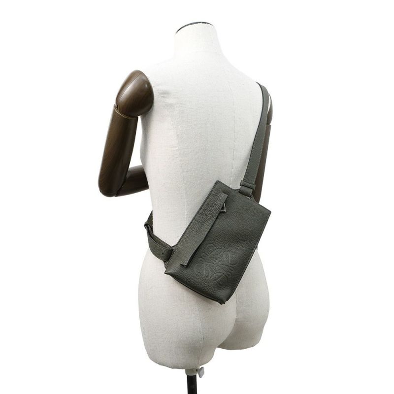 ロエベ ボディバッグ アナグラム バーティカル Tポケット レザー C500P02X02 LOEWE