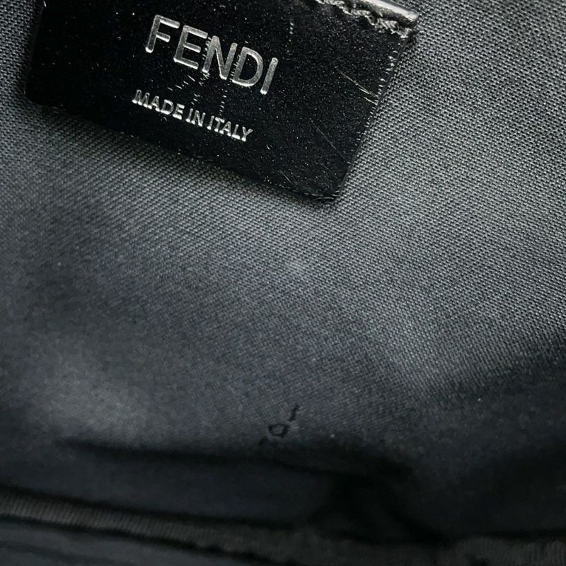 フェンディ ボディバッグ ロゴエンボス レザー 7VA562 FENDI 黒