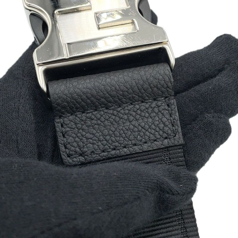 フェンディ ボディバッグ ロゴエンボス レザー 7VA562 FENDI 黒