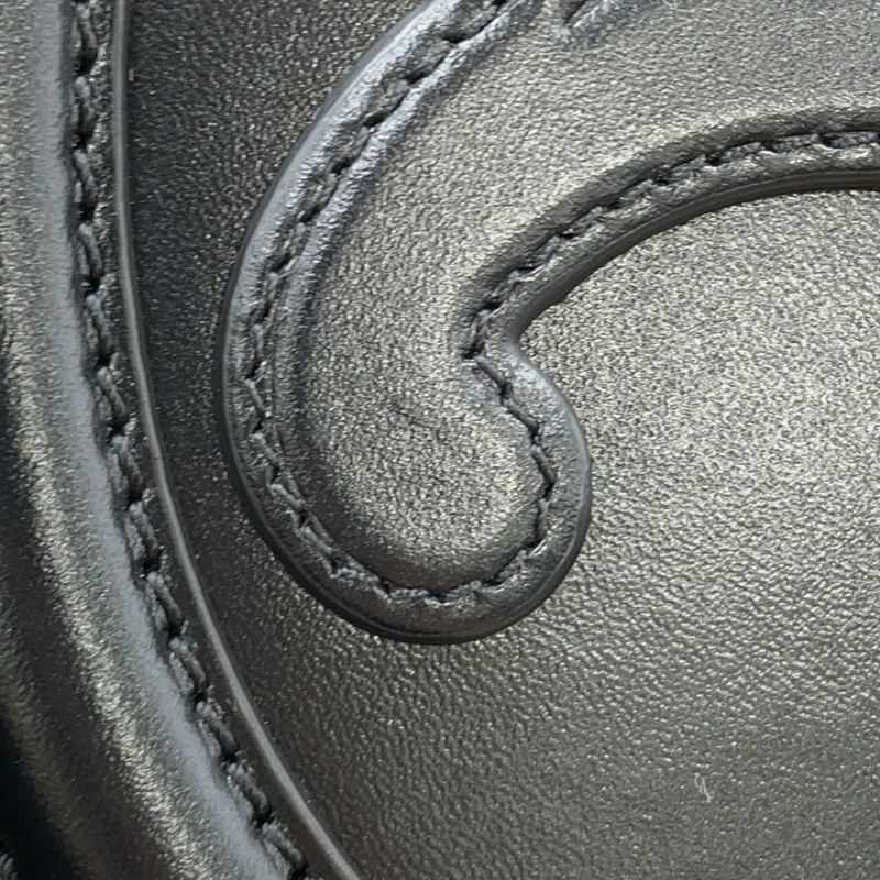 セリーヌ ショルダーバッグ オーバルパース キュイルトリオンフ 10I703 CELINE 黒