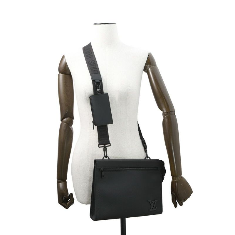 ルイヴィトン ショルダーバッグ アエログラム・レザー メッセンジャー・ヴォワヤージュ M59329　ヴィトン ブラック 黒