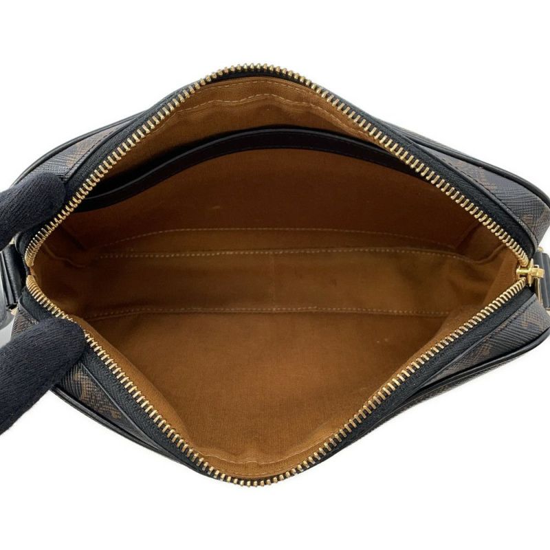 セリーヌ ショルダーバッグ トリオンフ ホリゾンタル ミディアム メッセンジャーバッグ PVC 194502CIM.38NO CELINE 黒