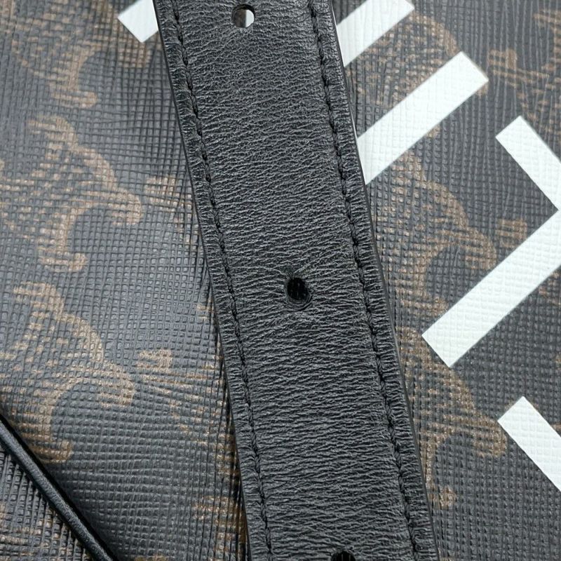 セリーヌ ショルダーバッグ トリオンフ ホリゾンタル ミディアム メッセンジャーバッグ PVC 194502CIM.38NO CELINE 黒