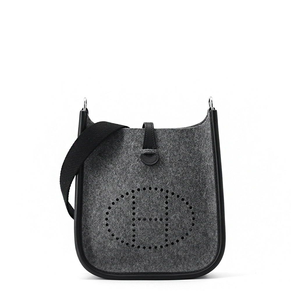 エルメス ショルダーバッグ エブリンTPM 111cm ブラック/グリモワイヤン/シルバー金具 フェルト/スイフト Y刻印 黒