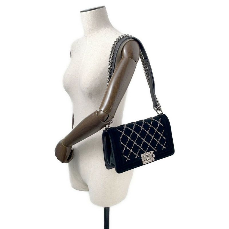 シャネル チェーンショルダーバッグ ボーイシャネル 25 マトラッセ ベロア CHANEL バッグ 黒
