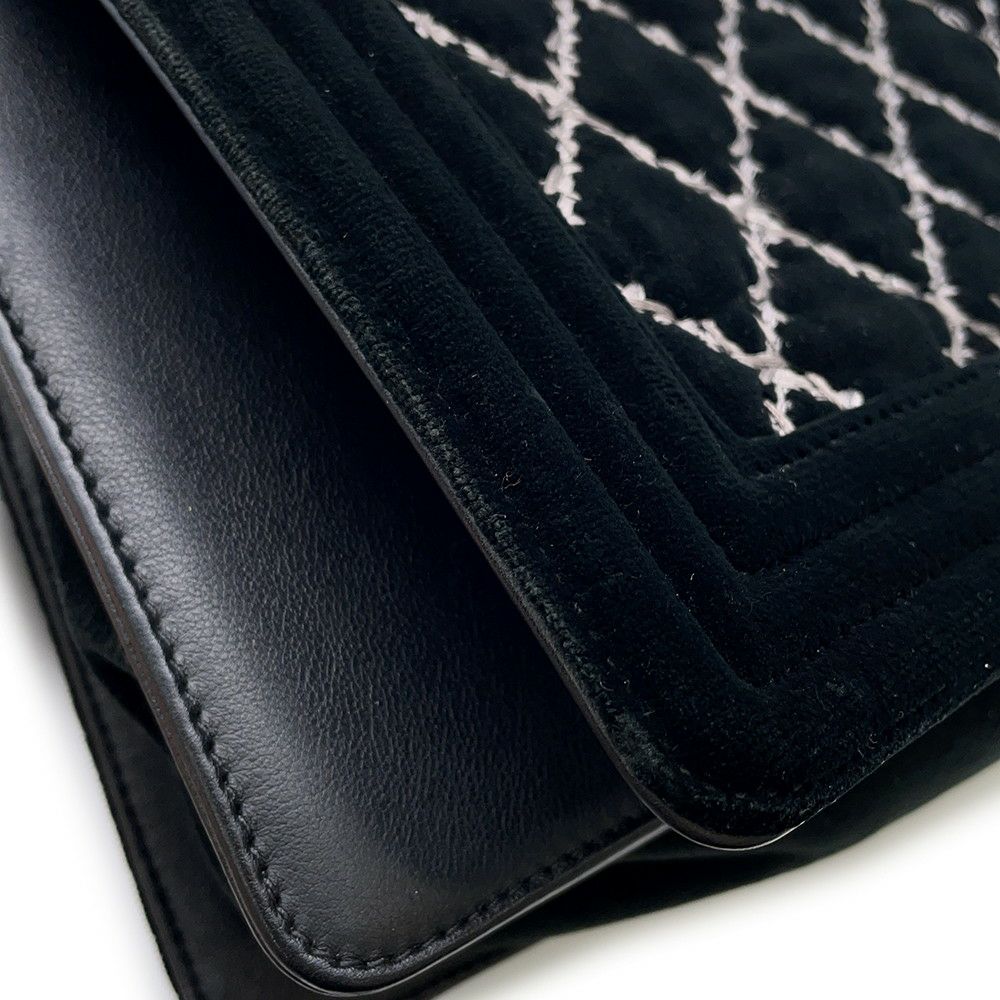 シャネル チェーンショルダーバッグ ボーイシャネル 25 マトラッセ ベロア CHANEL バッグ 黒