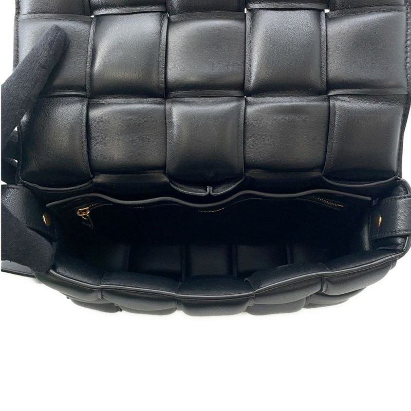 ボッテガヴェネタ ショルダーバッグ パデッド カセット マキシイントレチャート 591970 BOTTEGA VENETA 黒