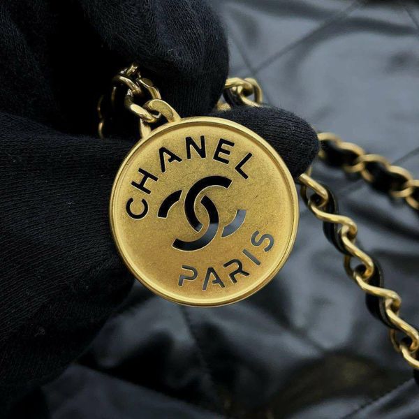 シャネル ハンドバッグ CHANEL 22 マトラッセ スモール シャイニーカーフ AS3260 ポーチ付き 黒