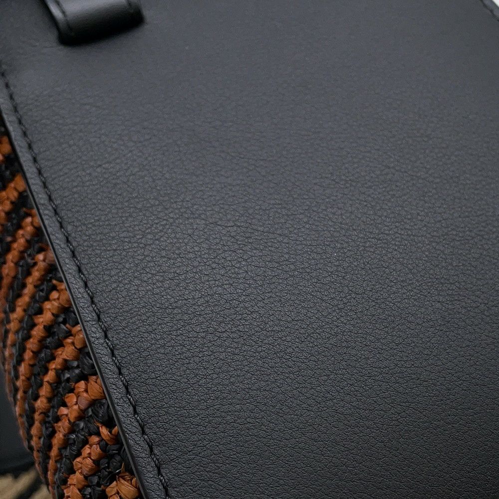 ロエベ ハンドバッグ ハンモック コンパクト ラフィア A538H13X07 LOEWE 2wayショルダーバッグ 黒