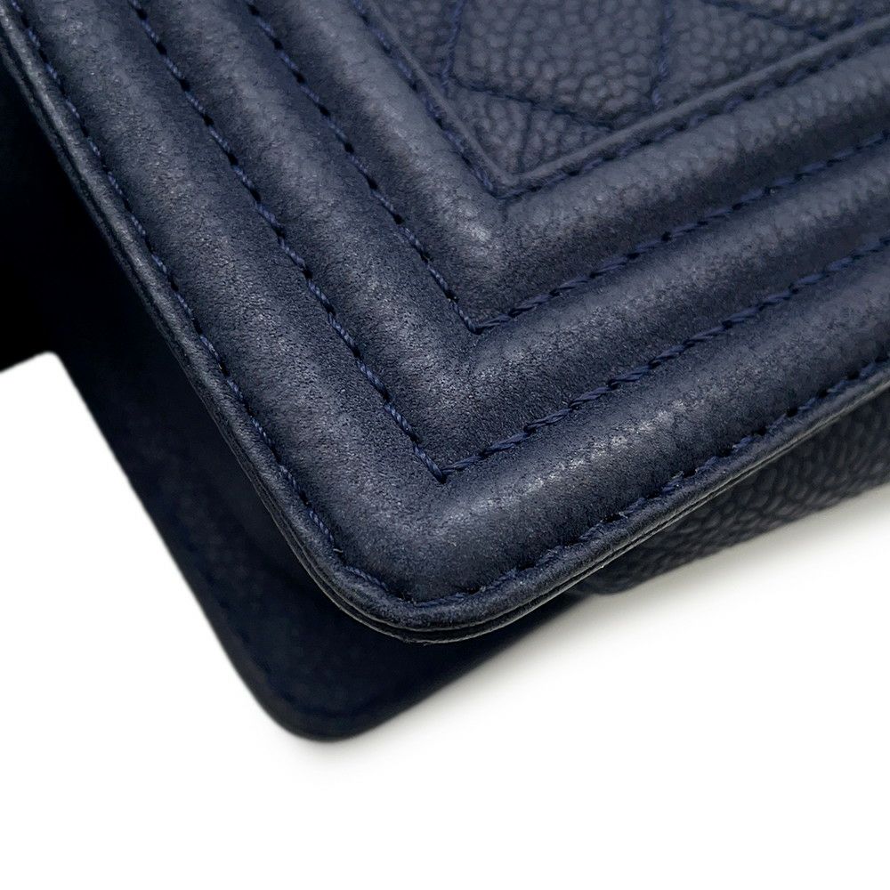 シャネル チェーンショルダーバッグ ボーイシャネル キャビアスキン A67086 CHANEL バッグ