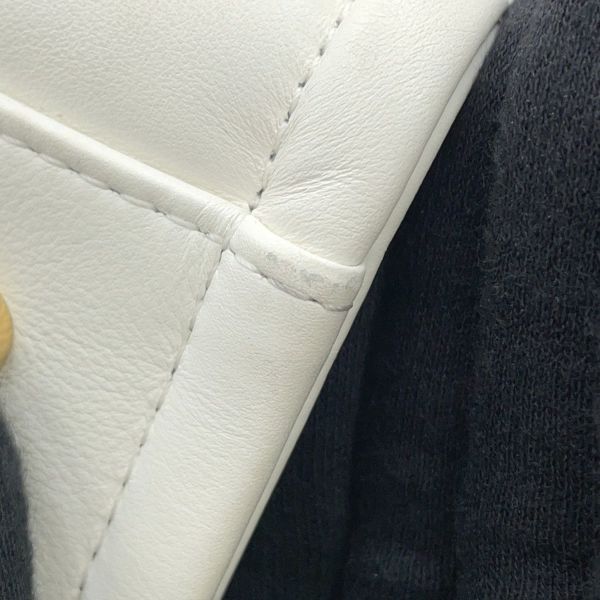 シャネル チェーントートバッグ ドーヴィル ショッピングバッグ レザー AS3351 CHANEL 白 2way