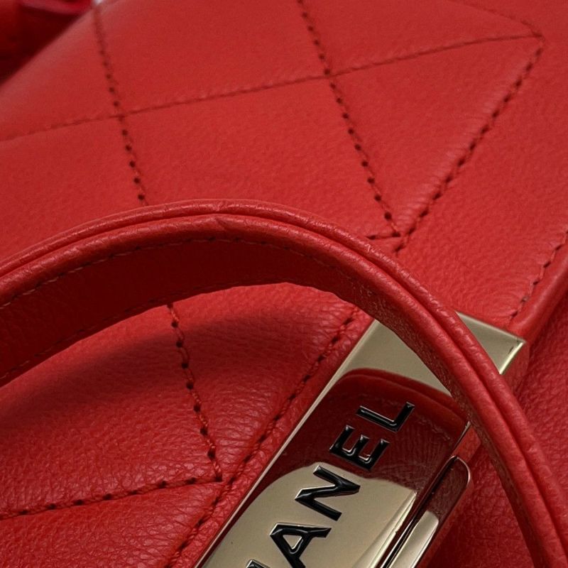 シャネル チェーンショルダーバッグ クリックラベル マトラッセ レザー A93701 CHANEL バッグ