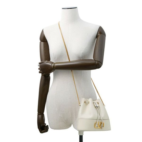 ヴァレンティノ・ガラヴァーニ チェーンショルダーバッグ Vロゴ バケットバッグ VALENTINO