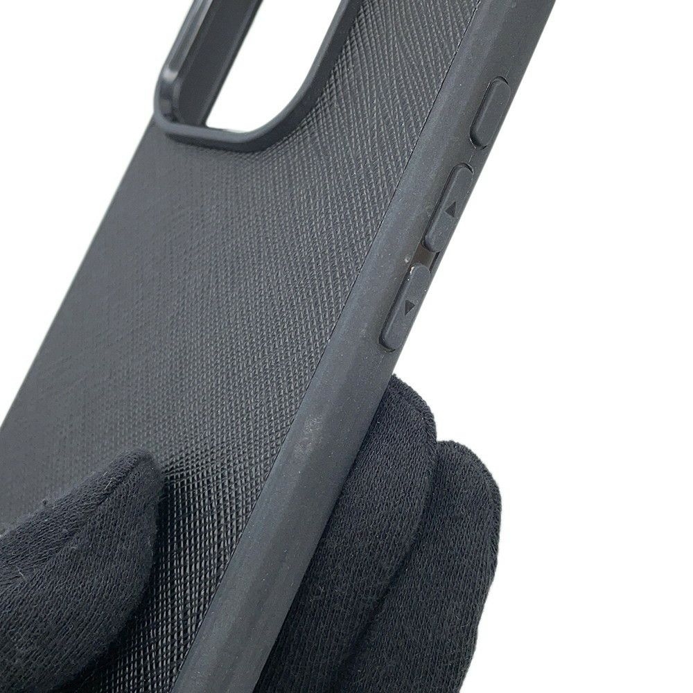 プラダ スマホケース サフィアーノ トライアングルロゴ iPhone16proケース ストラップ付き ラバー 1ZH209 PRADA 黒