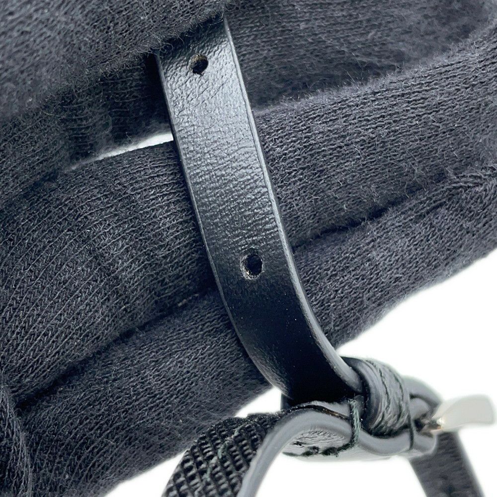 プラダ スマホケース サフィアーノ トライアングルロゴ iPhone16proケース ストラップ付き ラバー 1ZH209 PRADA 黒