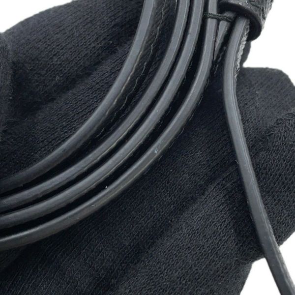 プラダ スマホケース サフィアーノ トライアングルロゴ iPhone16proケース ストラップ付き ラバー 1ZH209 PRADA 黒