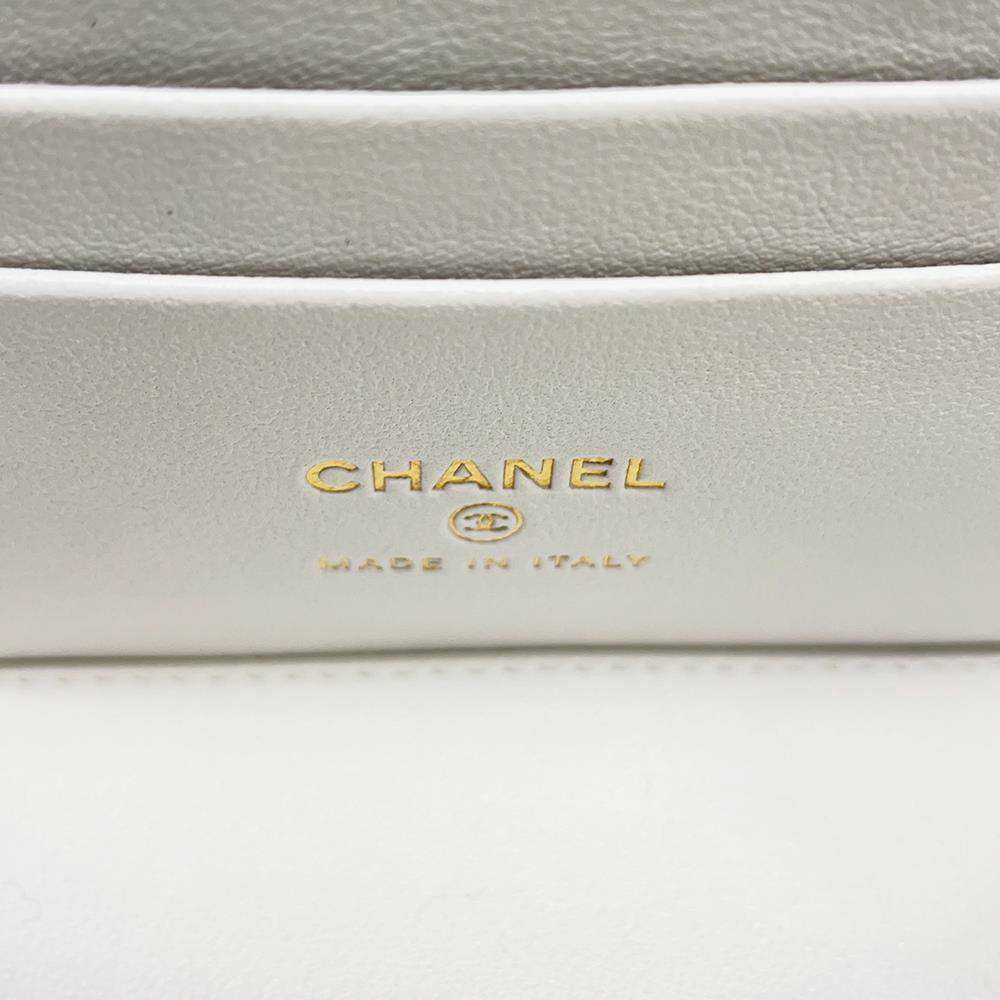 シャネル チェーンショルダーバッグ マトラッセ ココマーク バニティ キャビアスキン AP3017 CHANEL 白