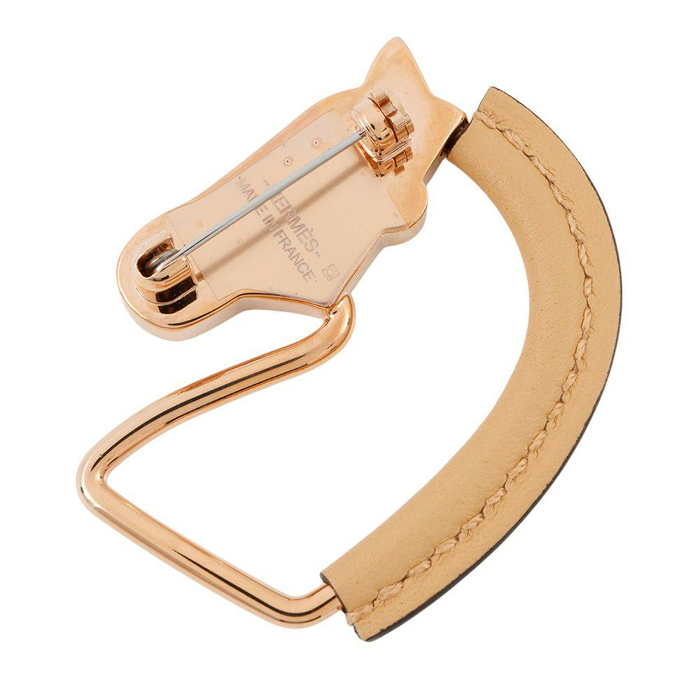 エルメス ブローチ シュバル・グランド・パラード ナチュラルセーブル/ピンクゴールド金具 ラッカーメタル/スイフト HERMES