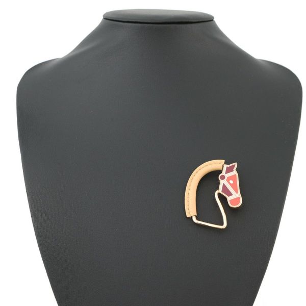 エルメス ブローチ シュバル・グランド・パラード ナチュラルセーブル/ピンクゴールド金具 ラッカーメタル/スイフト HERMES