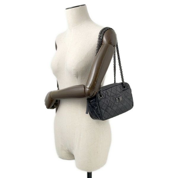 シャネル チェーンショルダーバッグ マトラッセ 2.55 CHANEL 黒