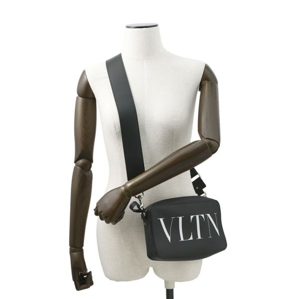 ヴァレンティノ・ガラヴァーニ ショルダーバッグ VLTNロゴ XY2B0704WJW VALENTINO 黒