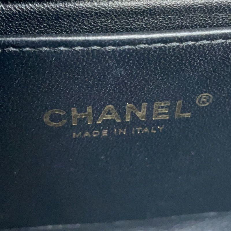 シャネル チェーンショルダーバッグ ボーイシャネル スモール マトラッセ ココマーク A67085 BOY CHANEL 黒