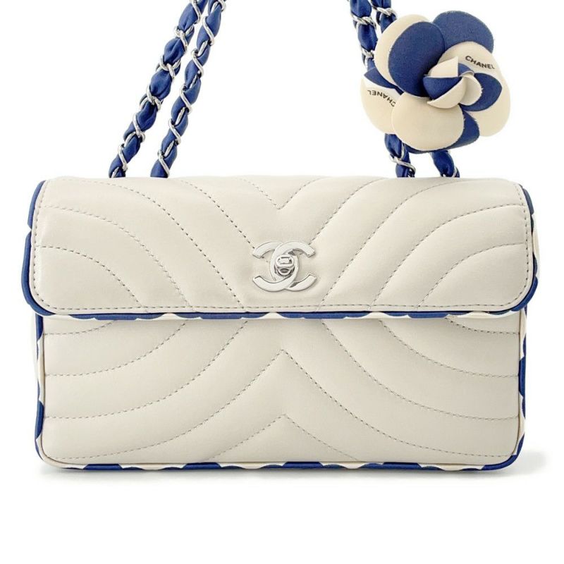 シャネル チェーンショルダーバッグ ココマーク ラムスキン シルク カメリアチャーム付き CHANEL バッグ