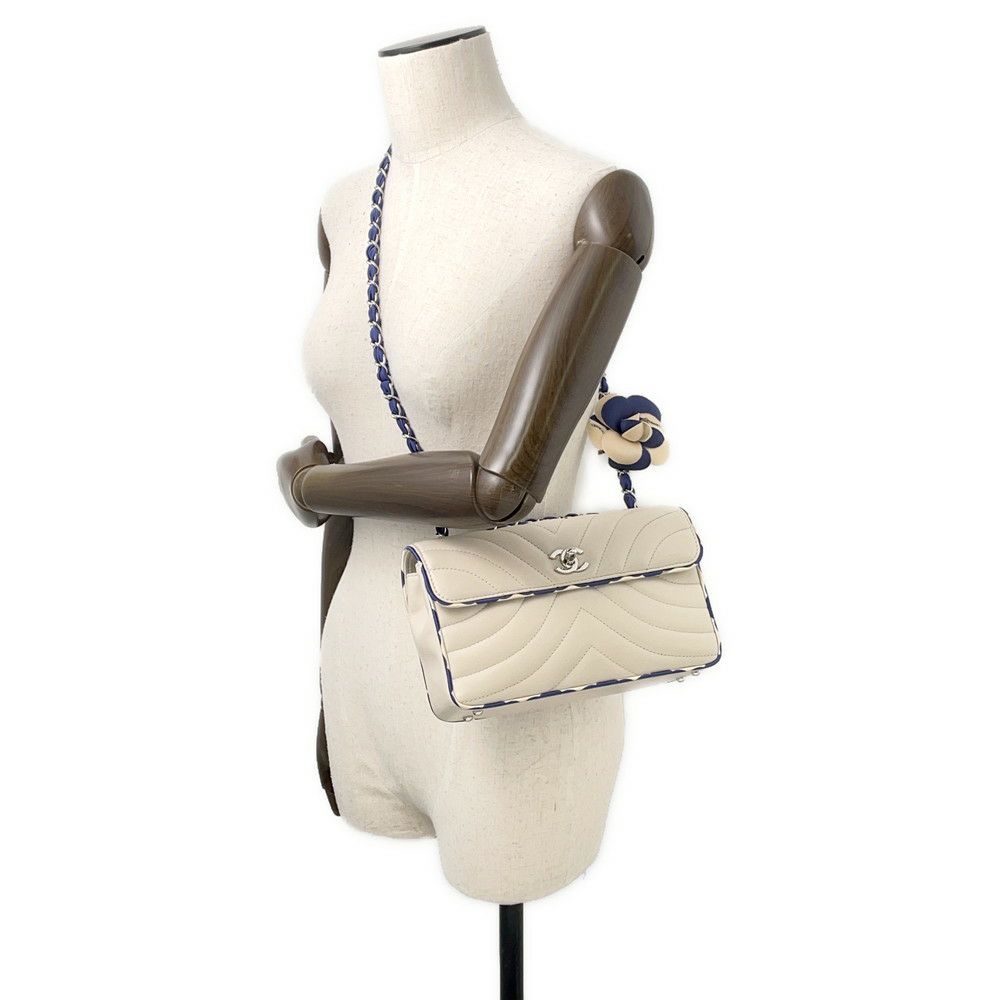 シャネル チェーンショルダーバッグ ココマーク ラムスキン シルク カメリアチャーム付き CHANEL バッグ