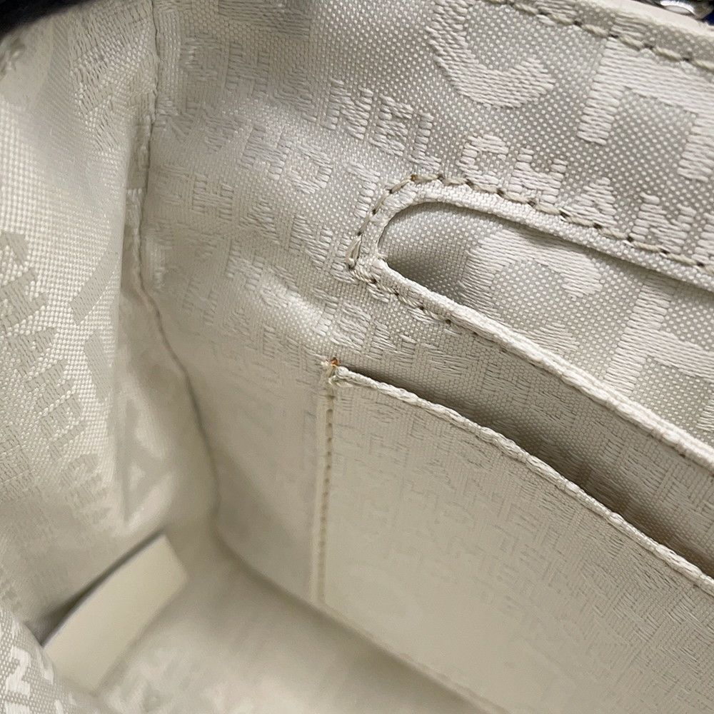 シャネル チェーンショルダーバッグ ココマーク ラムスキン シルク カメリアチャーム付き CHANEL バッグ