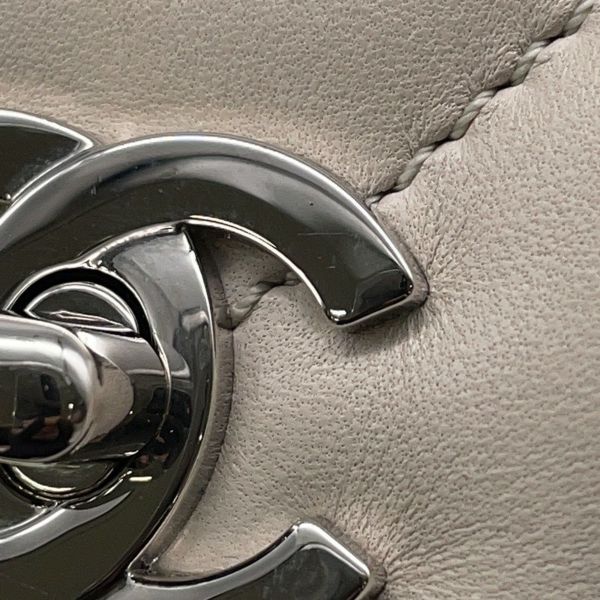 シャネル チェーンショルダーバッグ ココマーク ラムスキン シルク カメリアチャーム付き CHANEL バッグ