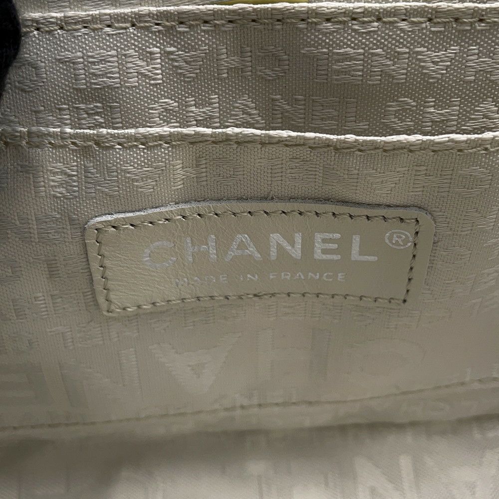 シャネル チェーンショルダーバッグ ココマーク ラムスキン シルク カメリアチャーム付き CHANEL バッグ