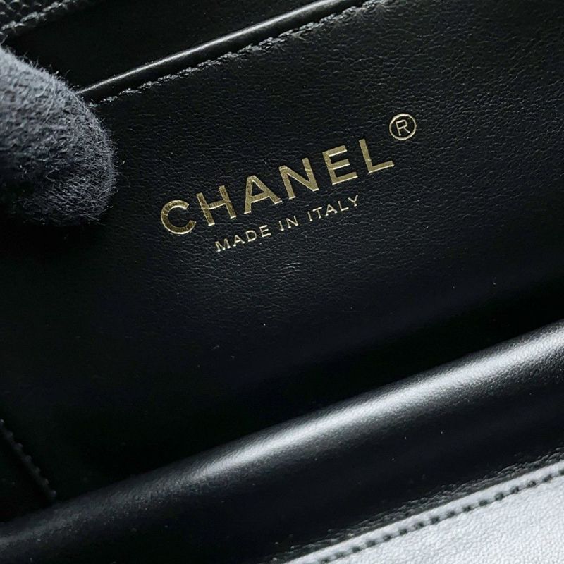 シャネル チェーンショルダーバッグ ココマーク マトラッセ ココファースト キャビアスキン AS3580 CHANEL 黒
