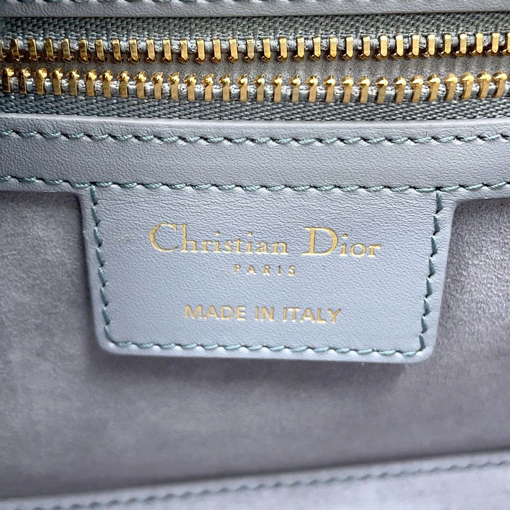 ディオール ショルダーバッグ 30モンテーニュ アヴェニュー ボックスカーフレザー M9260UMOA_M47G