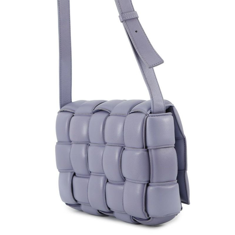 ボッテガヴェネタ ショルダーバッグ パデッド カセット マキシイントレチャート 591970 BOTTEGA VENETA