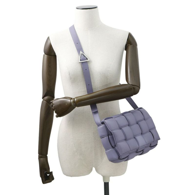 ボッテガヴェネタ ショルダーバッグ パデッド カセット マキシイントレチャート 591970 BOTTEGA VENETA