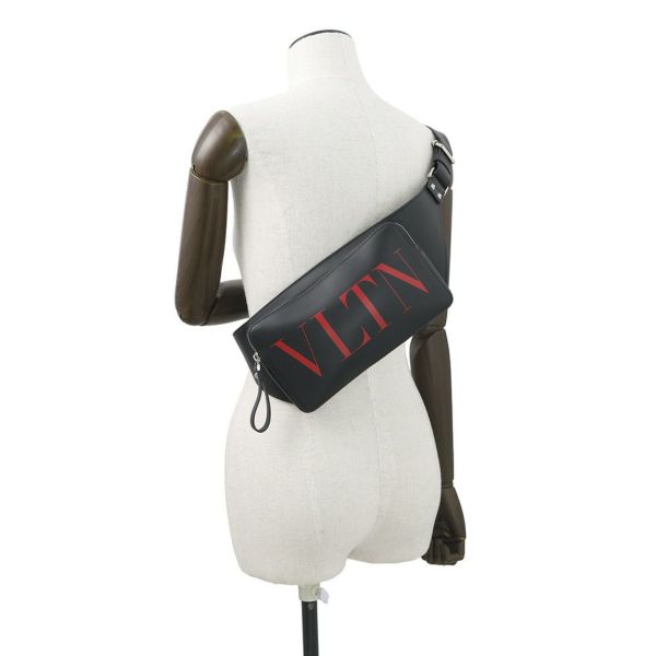 ヴァレンティノ・ガラヴァーニ ボディバッグ VLTNロゴ TY2B0719WJW VALENTINO ベルトバッグ 黒