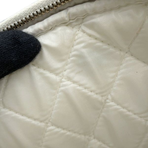 シャネル ポーチ ココマーク マトラッセ コスメポーチ A80909 CHANEL 小物入れ 化粧ポーチ 白