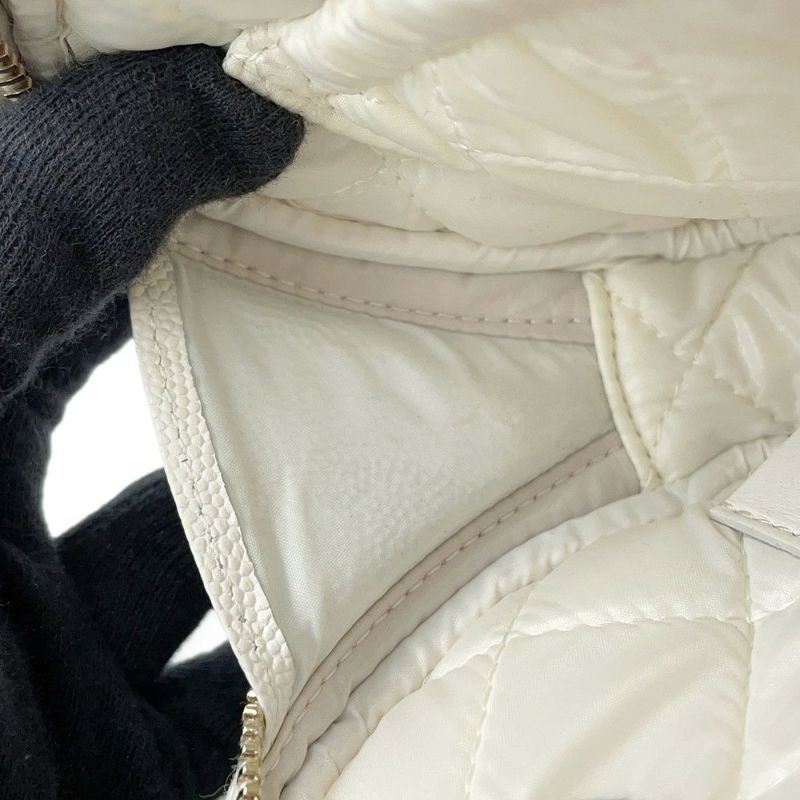 シャネル ポーチ ココマーク マトラッセ コスメポーチ A80909 CHANEL 小物入れ 化粧ポーチ 白