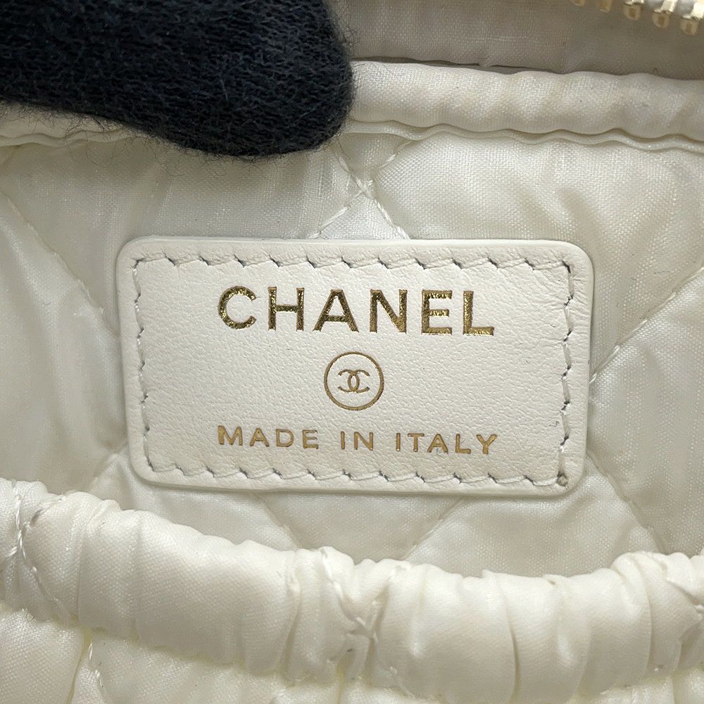 シャネル ポーチ ココマーク マトラッセ コスメポーチ A80909 CHANEL 小物入れ 化粧ポーチ 白