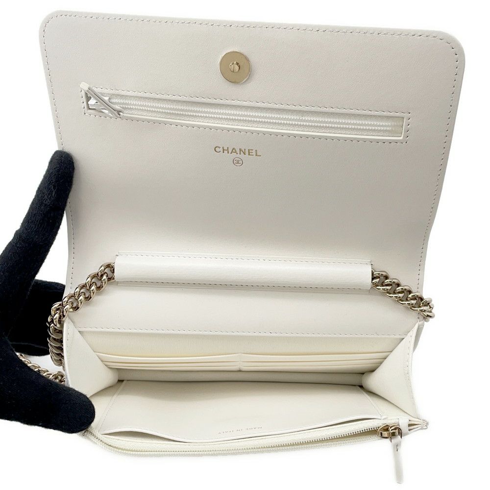 シャネル チェーンウォレット ボーイシャネル マトラッセ ココマーク キャビアスキン AP1117 CHANEL 白