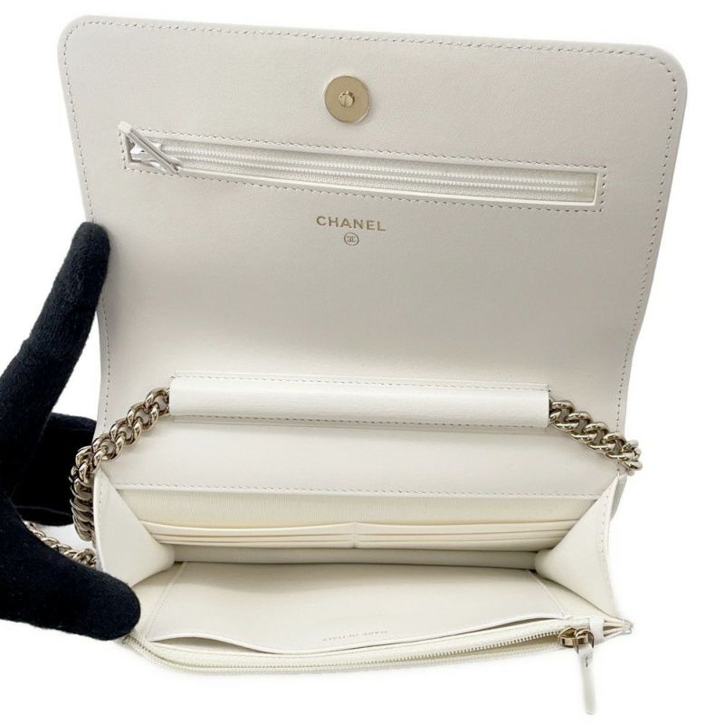 シャネル チェーンウォレット ボーイシャネル マトラッセ ココマーク キャビアスキン AP1117 CHANEL 白