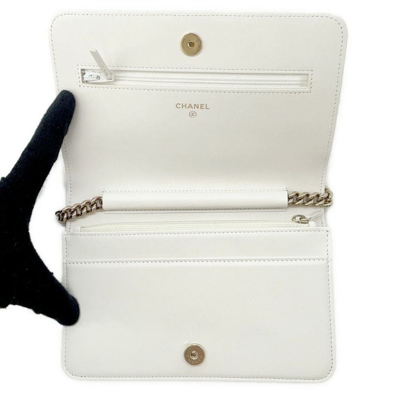 シャネル チェーンウォレット ボーイシャネル マトラッセ ココマーク キャビアスキン AP1117 CHANEL 白