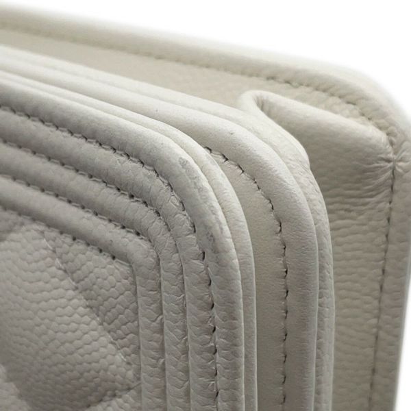 シャネル チェーンウォレット ボーイシャネル マトラッセ ココマーク キャビアスキン AP1117 CHANEL 白