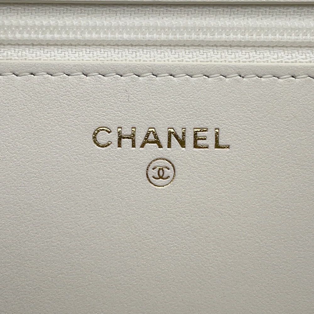 シャネル チェーンウォレット ボーイシャネル マトラッセ ココマーク キャビアスキン AP1117 CHANEL 白