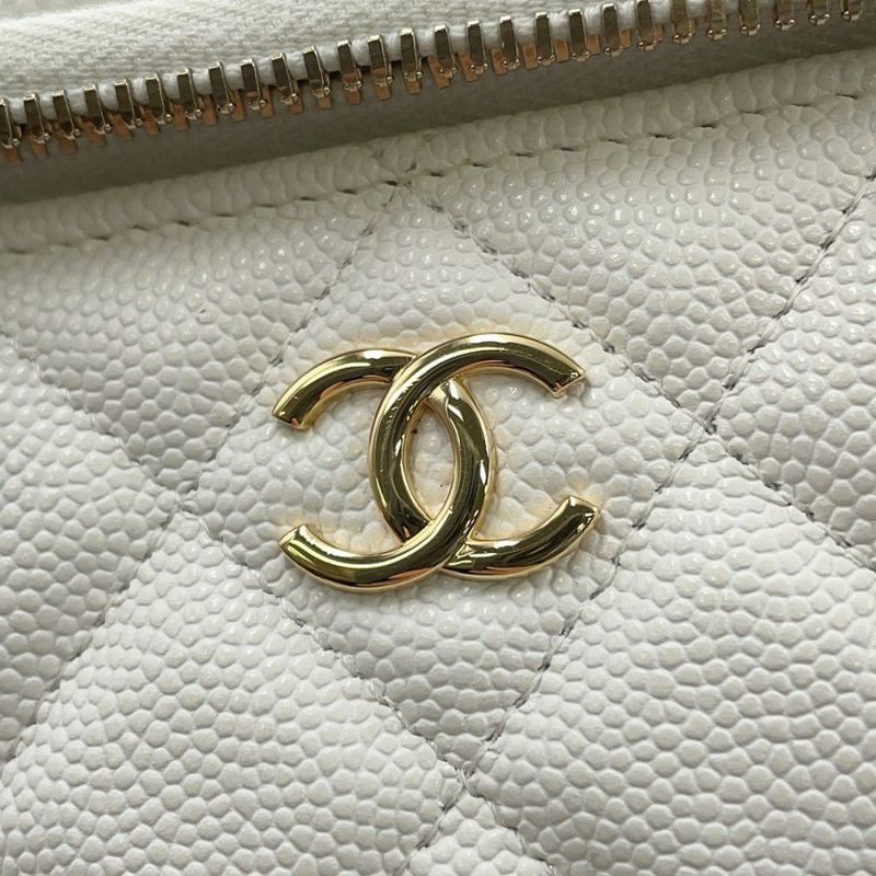 シャネル チェーンショルダーバッグ バニティ ココマーク マトラッセ トランプ キャビアスキン AP3079 白