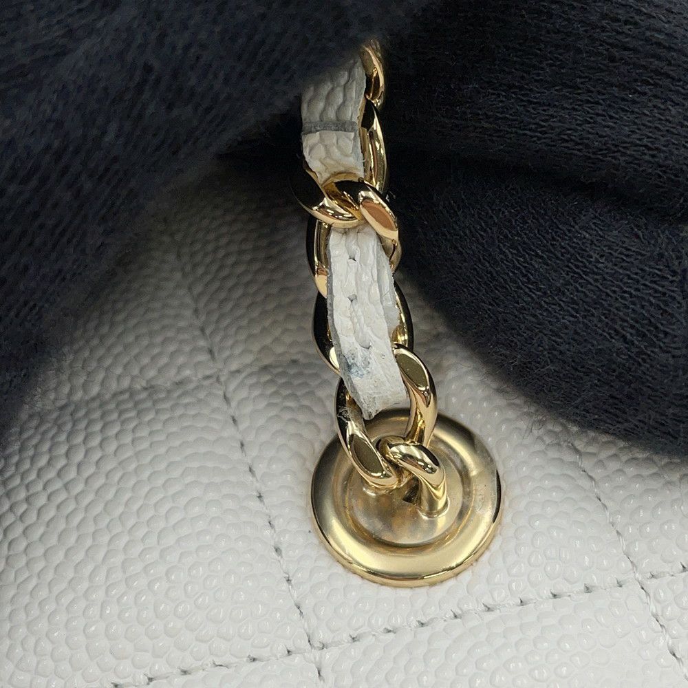 シャネル チェーンショルダーバッグ バニティ ココマーク マトラッセ トランプ キャビアスキン AP3079 白