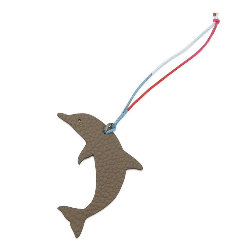 エルメス バッグチャーム プティアッシュ イルカ エトゥープ/ルージュカザック トリヨンクレマンス/エプソン